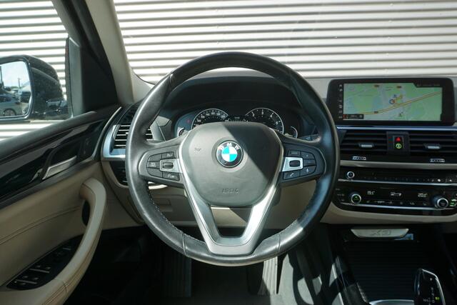 BMW X3 xDrive20i High Executive | Model xLine | Glazen panoramadak | Park Distance Control voor/achter (PDC) | Navigatiesysteem Professional