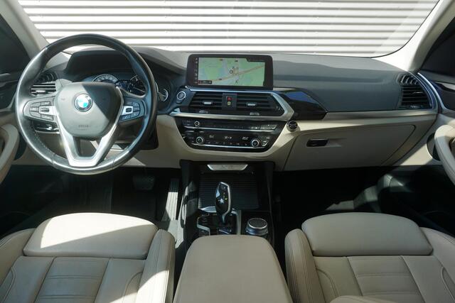 BMW X3 xDrive20i High Executive | Model xLine | Glazen panoramadak | Park Distance Control voor/achter (PDC) | Navigatiesysteem Professional