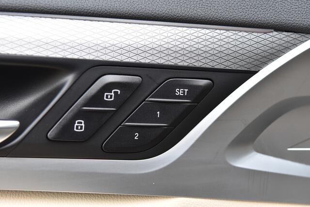 BMW X3 M40i xDrive * M Sportpakket * Panorama dak * Trekhaak * Stoelverstelling met memory * Head-up * LED *
