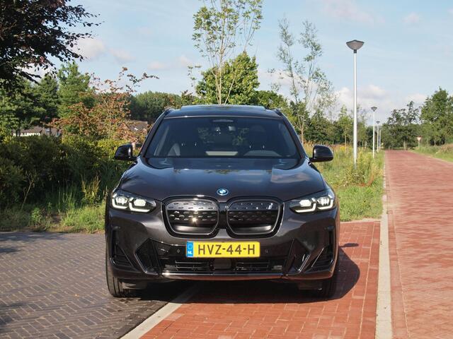 BMW X3 iX3 High Executive 80 kWh | Panoramadak | Camera | Cruise Control | Trekhaak | Apple Carplay |