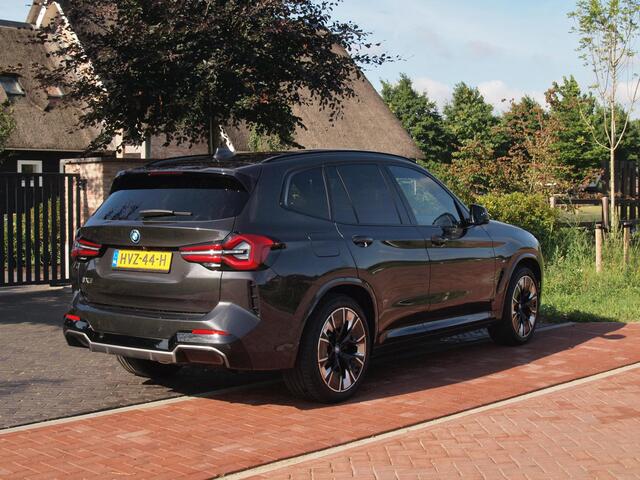 BMW X3 iX3 High Executive 80 kWh | Panoramadak | Camera | Cruise Control | Trekhaak | Apple Carplay |