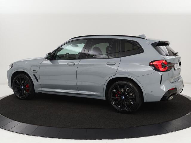 BMW X3 xDrive30e M Sport | Leder | Stoel & stuurverwarming | Camera | Sportstoelen | Carplay | Sfeerverlichting | Navigatie | Adaptief LED | Live Cockpit | 20'' lichtmetalen velgen
