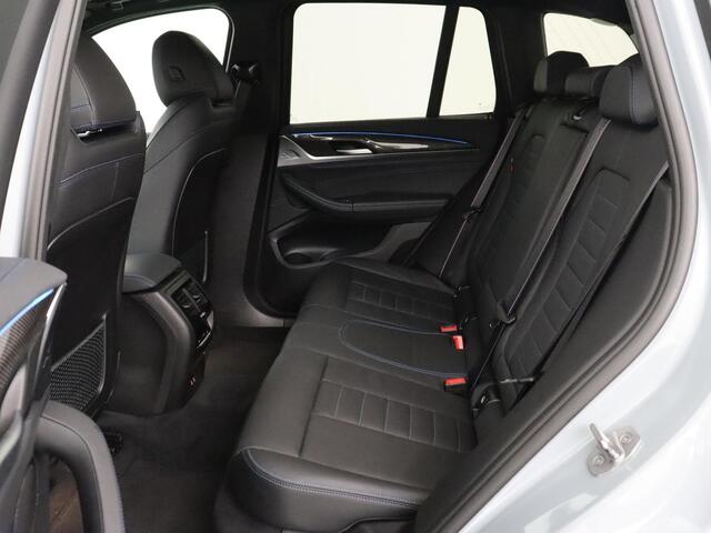 BMW X3 xDrive30e M Sport | Leder | Stoel & stuurverwarming | Camera | Sportstoelen | Carplay | Sfeerverlichting | Navigatie | Adaptief LED | Live Cockpit | 20'' lichtmetalen velgen
