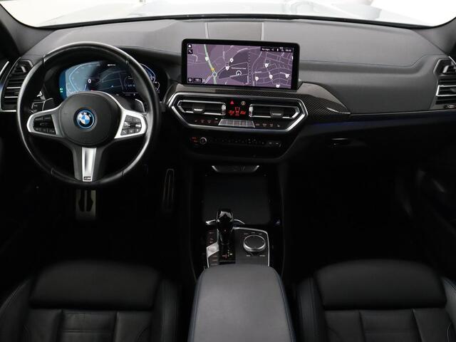 BMW X3 xDrive30e M Sport | Leder | Stoel & stuurverwarming | Camera | Sportstoelen | Carplay | Sfeerverlichting | Navigatie | Adaptief LED | Live Cockpit | 20'' lichtmetalen velgen