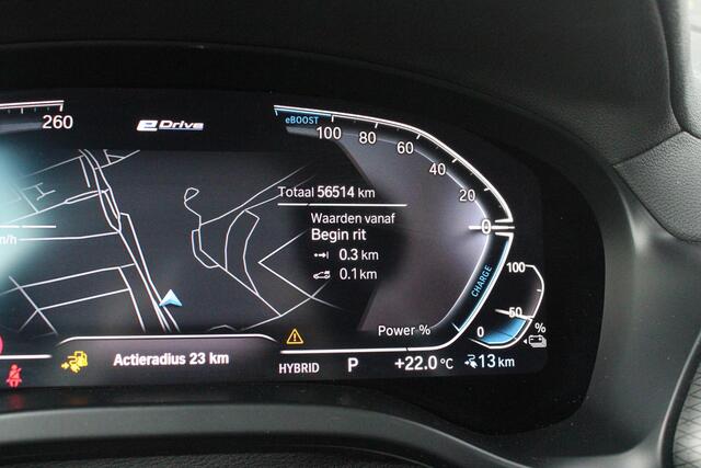 BMW X3 xDrive30e 293PK HIGH EXECUTIVE M SPORT | X-DRIVE | PANORAMISCH SCHUIF/KANTEL DAK | 20" LICHTMETALEN VELGEN | M SPORTREMMEN | COMFORT ACCESS | AKOESTISCH GLAS | VOORSTOELEN ELEKTRISCH VERSTELBAAR MET GEHEUGENFUNCTIE | STOEL VERWARMING | ADAPTIEVE LED KOPLA