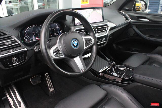 BMW X3 xDrive30e 293PK HIGH EXECUTIVE M SPORT | X-DRIVE | PANORAMISCH SCHUIF/KANTEL DAK | 20" LICHTMETALEN VELGEN | M SPORTREMMEN | COMFORT ACCESS | AKOESTISCH GLAS | VOORSTOELEN ELEKTRISCH VERSTELBAAR MET GEHEUGENFUNCTIE | STOEL VERWARMING | ADAPTIEVE LED KOPLA