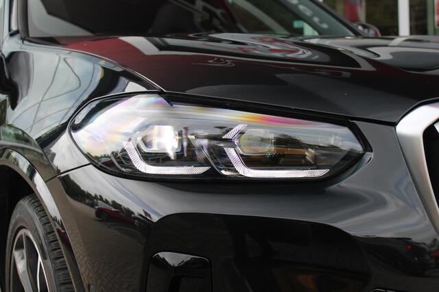 BMW X3 xDrive30e 293PK HIGH EXECUTIVE M SPORT | X-DRIVE | PANORAMISCH SCHUIF/KANTEL DAK | 20" LICHTMETALEN VELGEN | M SPORTREMMEN | COMFORT ACCESS | AKOESTISCH GLAS | VOORSTOELEN ELEKTRISCH VERSTELBAAR MET GEHEUGENFUNCTIE | STOEL VERWARMING | ADAPTIEVE LED KOPLA