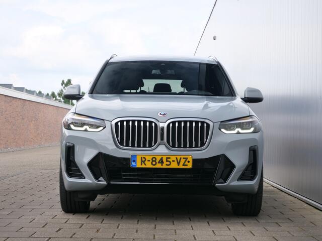 BMW X3 xDrive20i 184pk Automaat M-pakket / Leder / Stuurverwarming / 360 Camera