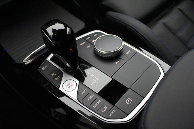 BMW X3 xDrive30e M-Sport | Panorama | Trekhaak | Harman Kardon | Gesture | 21"