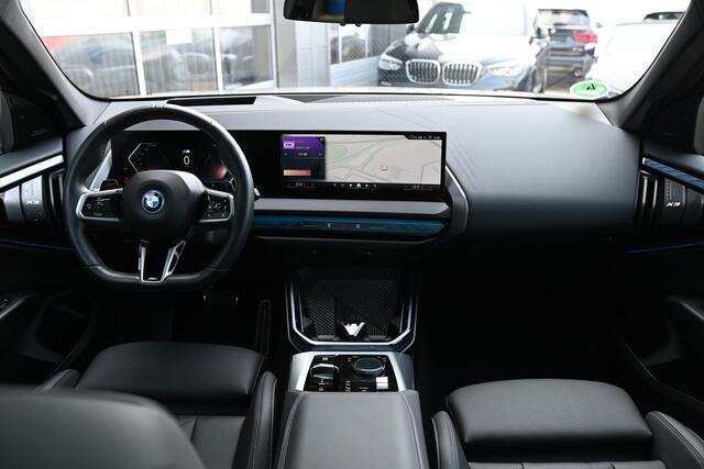 BMW X3 30e xDrive M Sport Automaat / Panoramadak / Trekhaak / Sportstoelen / Adaptieve LED / Parking Assistant Plus / Stoelventilatie / Comfort Access