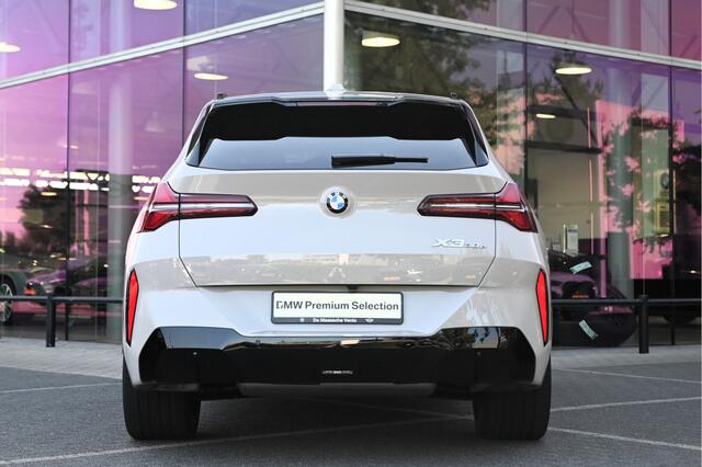 BMW X3 30e xDrive M Sport Automaat / Panoramadak / Trekhaak / Sportstoelen / Adaptieve LED / Parking Assistant Plus / Stoelventilatie / Comfort Access