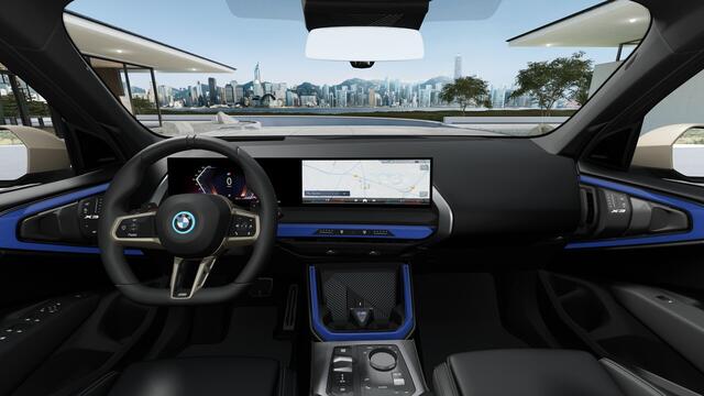 BMW X3 30e xDrive M Sport Automaat / Panoramadak / Trekhaak / Sportstoelen / Adaptieve LED / Parking Assistant Plus / Comfort Access / Stuurverwarming