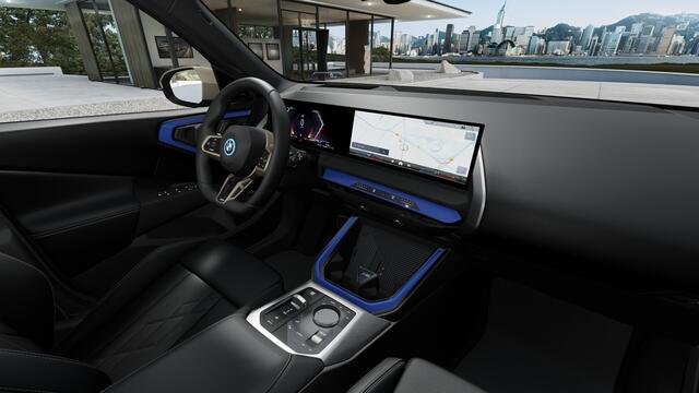BMW X3 30e xDrive M Sport Automaat / Panoramadak / Trekhaak / Sportstoelen / Adaptieve LED / Parking Assistant Plus / Comfort Access / Stuurverwarming