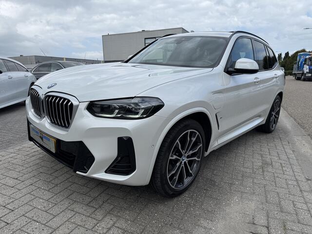 BMW X3 xDrive30e M Sport Pano-Dak | Schaalstoel | Harman Kardon | HUD | Memory