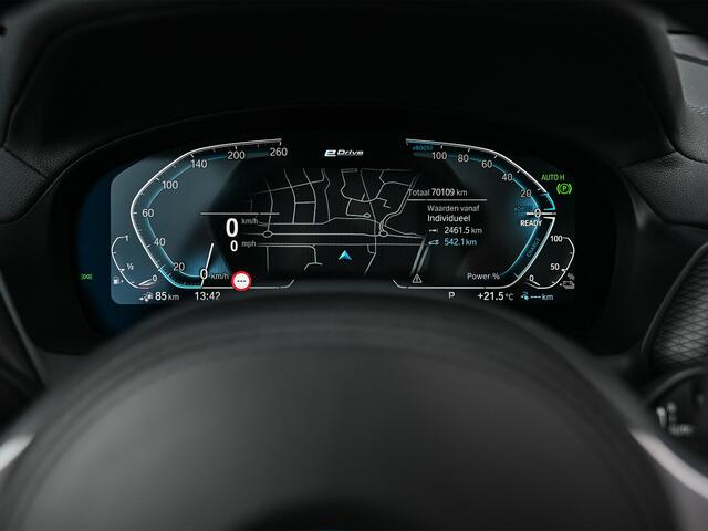 BMW X3 xDrive30e HIGH EXECUTIVE | PANORAMADAK | SHADOW-LINE | FULL-LED | M-PERFORMANCE SEATS | CAMERA | ACTIVE CRUISE | HARMAN/KARDON | HEAD-UP | AMBIANCE INTERIEUR | COMFORT ACCESS