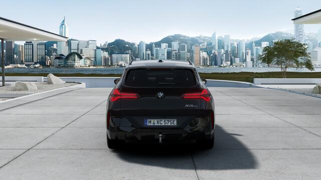 BMW X3 30e xDrive M Sport Automaat / Panoramadak / Trekhaak / Sportstoelen / Comfort Access / Parking Assistant Plus / Adaptieve LED / Stuurverwarming