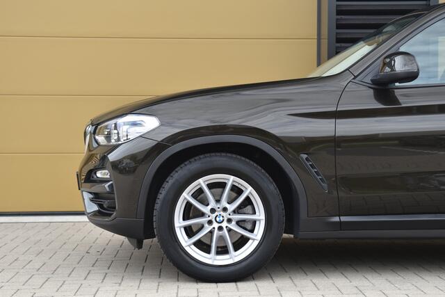 BMW X3 xDrive20i Executive * Trekhaak * Panoramadak * LED * Camera *