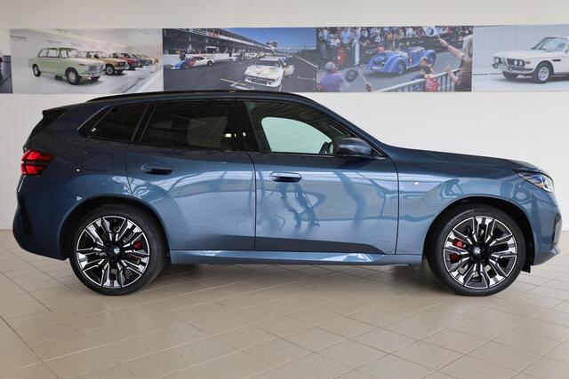 BMW X3 30e xDrive M Sportpakket Pro | Professional Pack | Comfort Pack | Premium Pack | Glazen panoramadak | Driving Assistant Plus | Parking Assistant Plus
