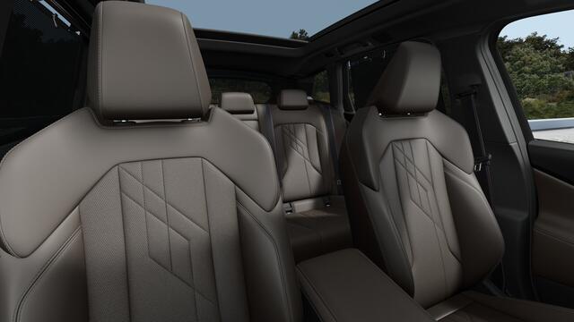 BMW X3 xDrive30e M Sport Automaat / Panoramadak / Trekhaak / Sportstoelen / Stoelventilatie / Parking Assistant Professional / Comfort Access / Adaptieve LED / Harman Kardon