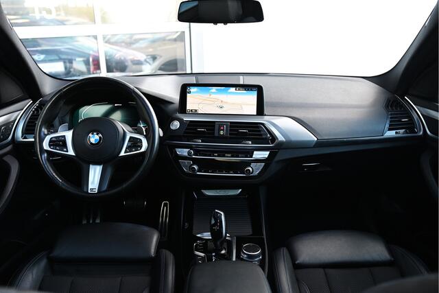BMW X3 xDrive30e High Executive M Sport Automaat / Panoramadak / Trekhaak / Sportstoelen / Achteruitrijcamera / Adaptieve LED / Stoelverwarming / BMW Live Cockpit Professional