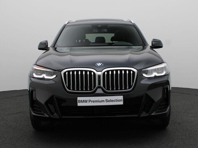 BMW X3 xDrive30e M Sportpakket | Trekhaak | Driving Assistant | Head-Up Display | Harman Kardon | 20"