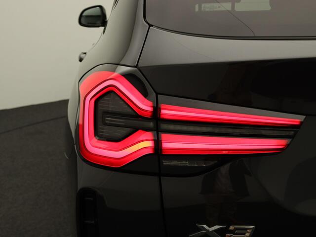 BMW X3 xDrive30e M Sportpakket | Trekhaak | Driving Assistant | Head-Up Display | Harman Kardon | 20"