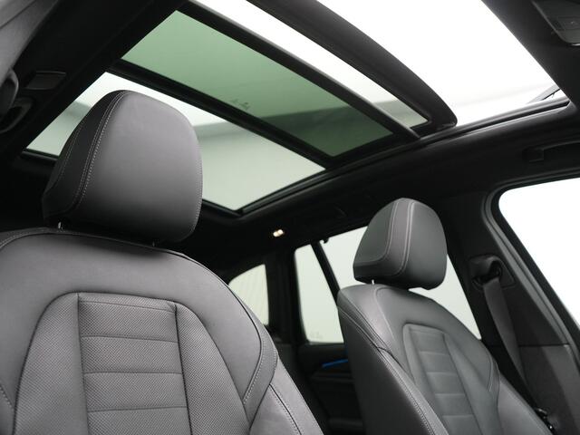 BMW X3 xDrive30e M Sport Plug In Hybrid 293pk Dealer O.H PHEV | Trekhaak Af Fabriek | Panodak | Head Up | Lederen Sportstoelen Memory & Ventilatie | Laser LED | Keyless | Stuur & Stoelen Verwarmd | Apple Carplay | Sfeerverlichting | Cruise Control