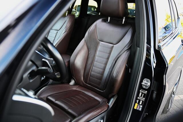 BMW X3 xDrive30e M Sport Automaat / Panoramadak / Trekhaak / Sportstoelen / Achteruitrijcamera / Laserlight / Comfort Access / Head-Up / Stoelverwarming / Live Cockpit Professional