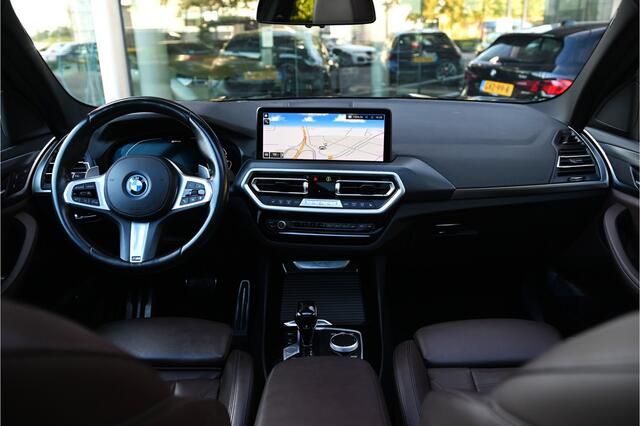 BMW X3 xDrive30e M Sport Automaat / Panoramadak / Trekhaak / Sportstoelen / Achteruitrijcamera / Laserlight / Comfort Access / Head-Up / Stoelverwarming / Live Cockpit Professional