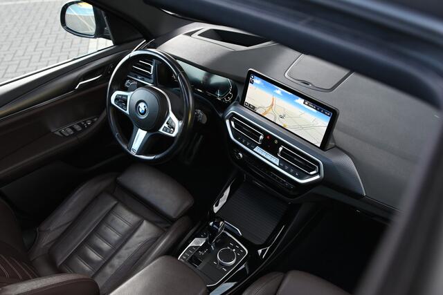 BMW X3 xDrive30e M Sport Automaat / Panoramadak / Trekhaak / Sportstoelen / Achteruitrijcamera / Laserlight / Comfort Access / Head-Up / Stoelverwarming / Live Cockpit Professional
