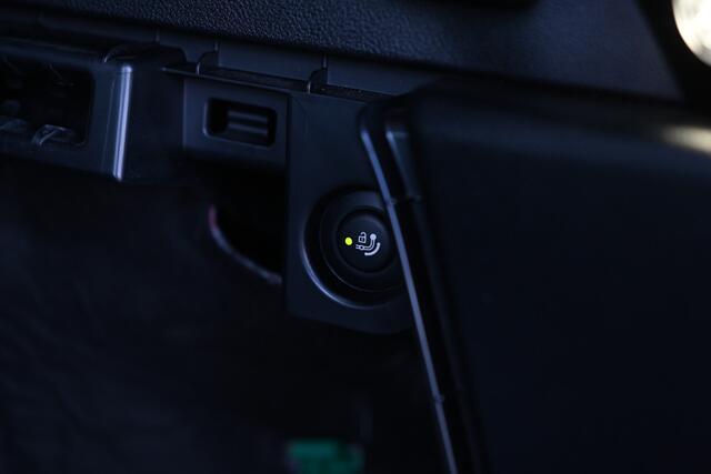 BMW X3 xDrive30e M Sport Automaat / Panoramadak / Trekhaak / Sportstoelen / Achteruitrijcamera / Laserlight / Comfort Access / Head-Up / Stoelverwarming / Live Cockpit Professional