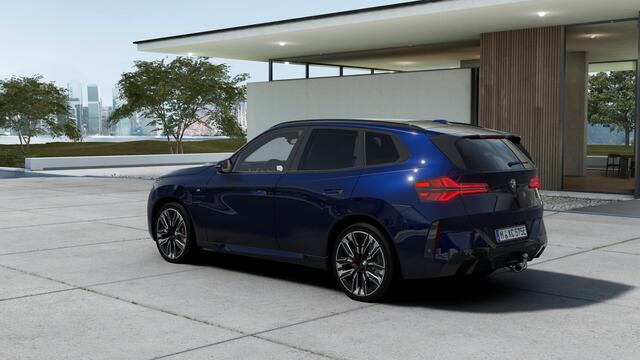 BMW X3 30e xDrive M Sport Automaat / Panoramadak / Trekhaak / Sportstoelen / Stoelventilatie / Adaptieve LED / Parking Assistant Plus / Driving Assistant Professional / Harman Kardon