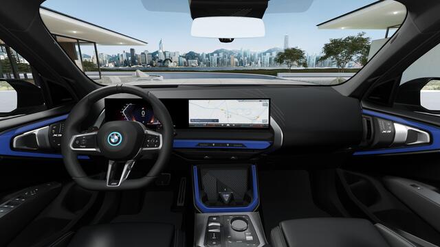 BMW X3 30e xDrive M Sport Automaat / Panoramadak / Trekhaak / Sportstoelen / Stoelventilatie / Comfort Access / Parking Assistant Plus / Driving Assistant Professional / Harman Kardon