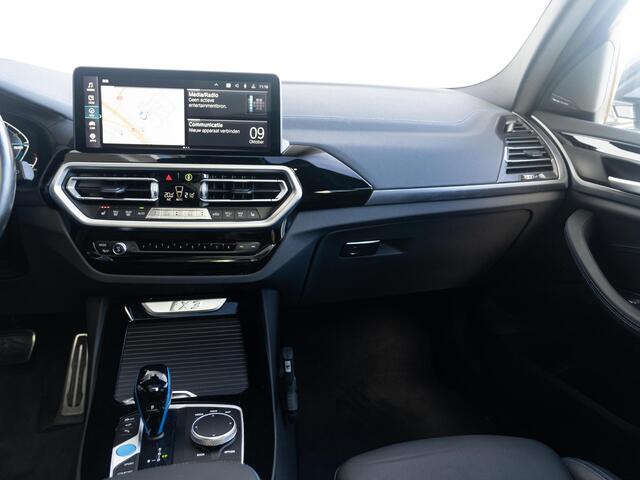 BMW X3 iX3 | High Executive | Parking Assistant Plus | Harman Kardon | Head-Up Display | Comfort Access | Stoelverwarming | 20'' | Trekhaak