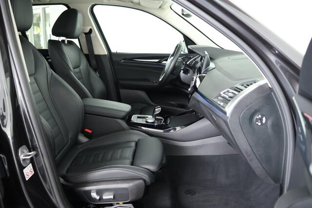BMW X3 xDrive30e / LED / Leder / HUD / ACC / CarPlay