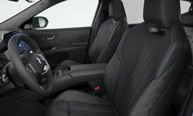 BMW X3 iX3 50e xDrive M Sportpakket Pro | Iconic Glow | Trekhaak | Panoramadak | Innovation Pack