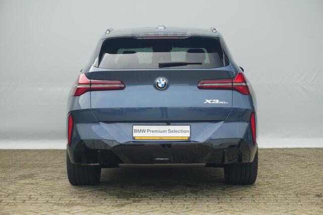 BMW X3 30e xDrive M Sportpakket Pro 21'' / Panoramadak / Trekhaak / Elektrisch Verstelbare Stoelen