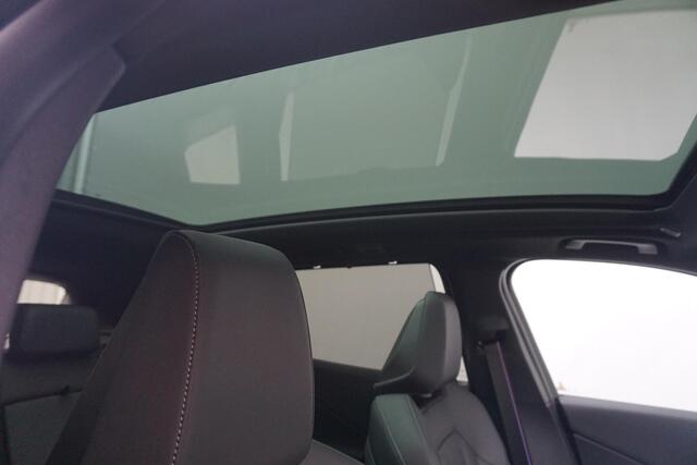 BMW X3 30e xDrive M Sportpakket Pro 21'' / Panoramadak / Trekhaak / Elektrisch Verstelbare Stoelen