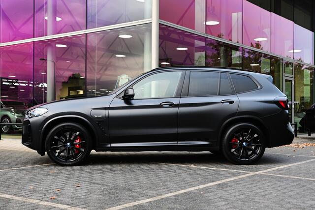 BMW X3 30e xDrive M Sport Automaat / Panoramadak / Trekhaak / Sportstoelen / Laserlight / Comfort Access / Parking Assistant Plus / Head-Up / Live Cockpit Professional