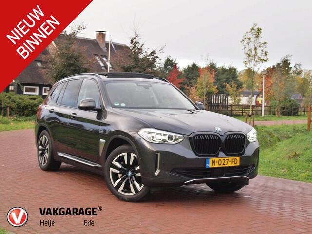 BMW X3 iX3 Executive 80 kWh | Panoramadak | Camera | Trekhaak | Sfeerverlichting | Apple Carplay |