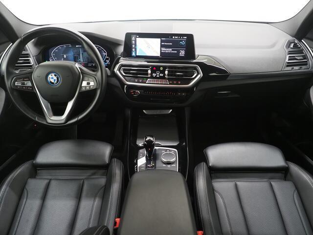 BMW X3 xDrive30e LCI 292PK | Leder | Sportstoelen | Zwarte Hemel | Camera | DAB | Carplay