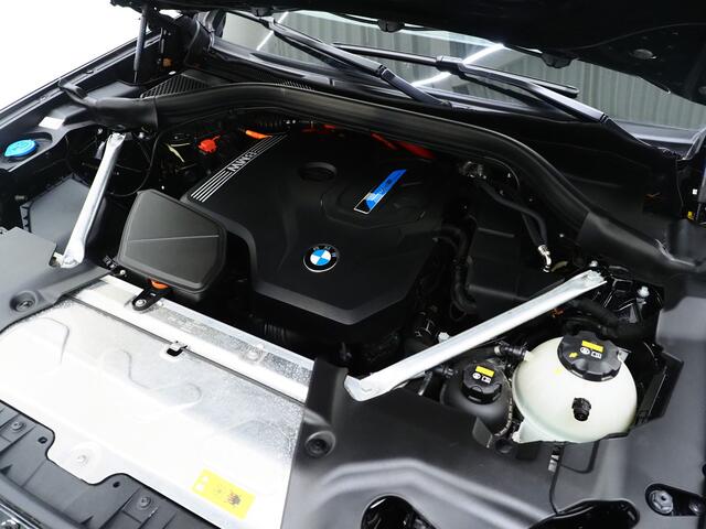 BMW X3 xDrive30e LCI 292PK | Leder | Sportstoelen | Zwarte Hemel | Camera | DAB | Carplay