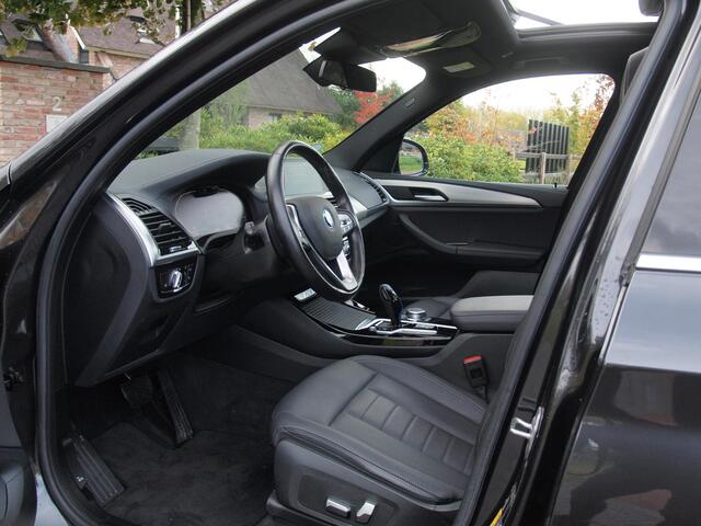 BMW X3 iX3 Executive 80 kWh | Panoramadak | Camera | Trekhaak | Sfeerverlichting | Apple Carplay |