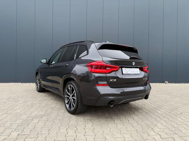 BMW X3 xDrive30e M-sport / pano / memory seats / carbon