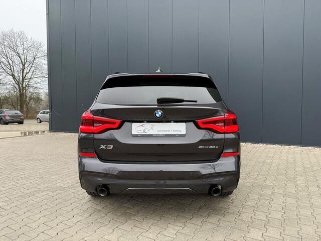 BMW X3 xDrive30e M-sport / pano / memory seats / carbon