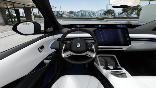 BMW X3 iX3 50 xDrive M Sport / Panoramadak / Trekhaak / Multifunctionele Stoelen / Parking Assistant Plus / Stuurverwarming