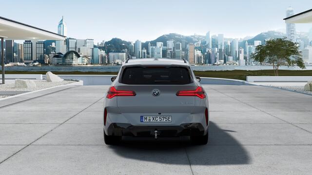 BMW X3 30e xDrive M Sport Automaat / Panoramadak / Trekhaak / Sportstoelen / Adaptief onderstel / Parking Assistant Professional / Comfort Access / Harman Kardon