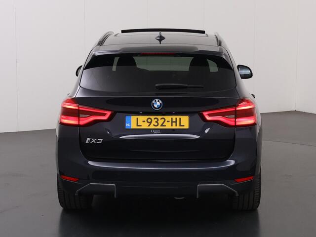 BMW X3 iX3 High Executive 80 kWh | SOH 95% | Adaptieve Cruise Control | Panoramadak | Apple Car Play/ Android Auto | Ele.verstelbare stoelen + Geheugen | Camera | Sportstoelen | Navigatie | Stoelverwarming |