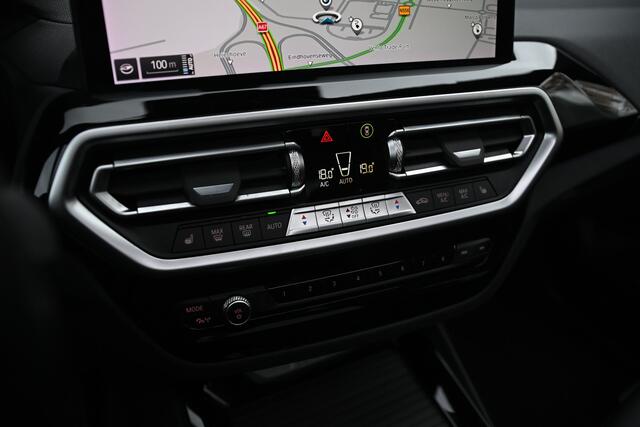 BMW X3 iX3 Executive / Trekhaak / Panoramadak / Sportstoelen / Achteruitrijcamera / Adaptieve LED / Live Cockpit Professional / Adaptief onderstel