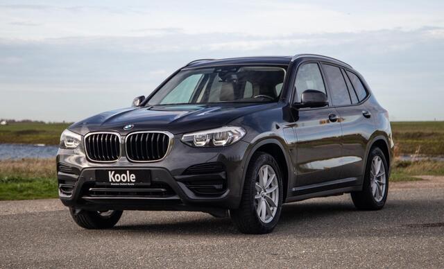 BMW X3 xDrive30e High Executive BRUIN LEER / PANORAMA DAK / AUTOMAAT / PLUG IN / CARPLAY / STOELVERWARMING